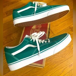FLASH SALE!!!! Vans Old School Men’s 11, Gently Used.